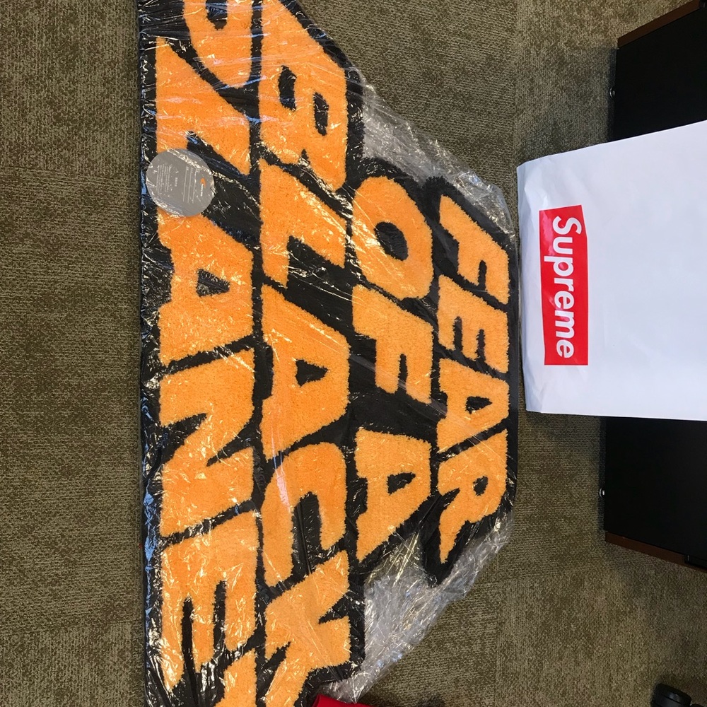 Supreme Rug - Picture 2 of 4